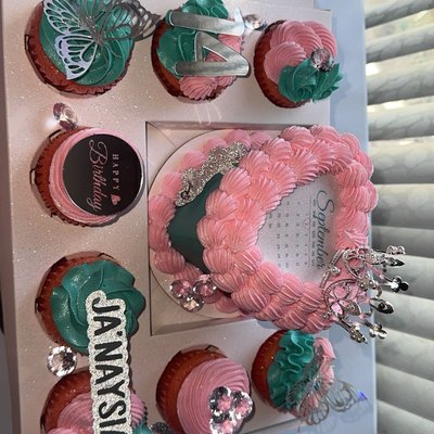 4” With 8 Cupcakes