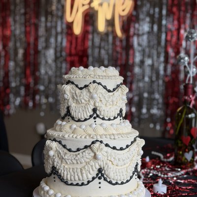 Two-tiered cakes 
