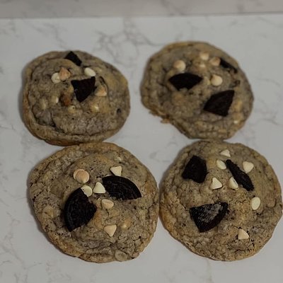 Whole Dozen Cookies And Cream Cookies