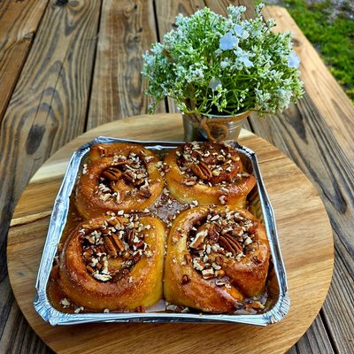 Specialty Rolls- Caramel Pecan Sticky Buns (4 Jumbo)