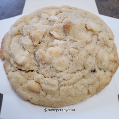 Oreo White Chocolate Chip Cookie