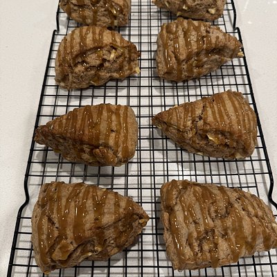 Caramel Apple Cinnamon Scones With A Caramel Drizzle (12)