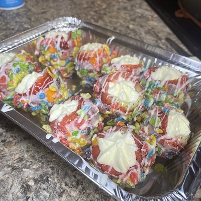 Fruit Pebbles Stuffed Cheesecake Strawberries 10 Pc  