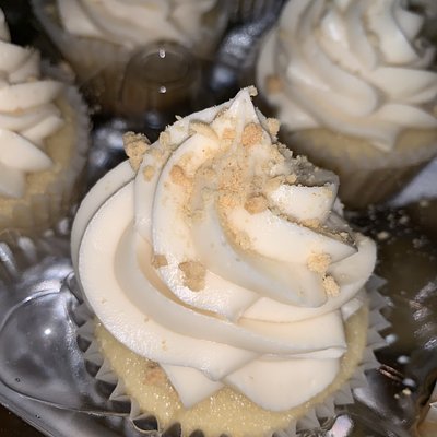 1/2 Dozen Vanilla Cupcakes