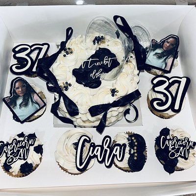 Bento Box  5 Inch Cake With 8 Cupcakes 