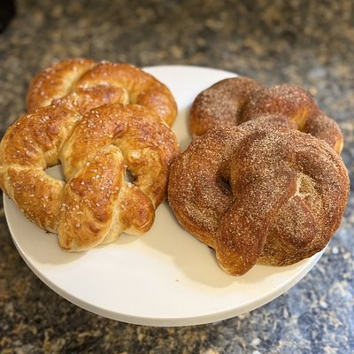 6 Parmesan Garlic Soft Pretzels 
