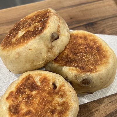 Cinnamon Raisin Sourdough English Muffins (6 Pack)