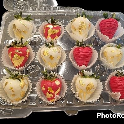 Chocolate Covered Strawberries w/Gold Flakes