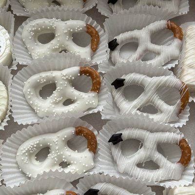 Chocolate Dipped Pretzels (1 Dozen)