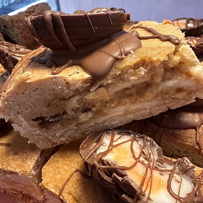 Creme Egg Blondie