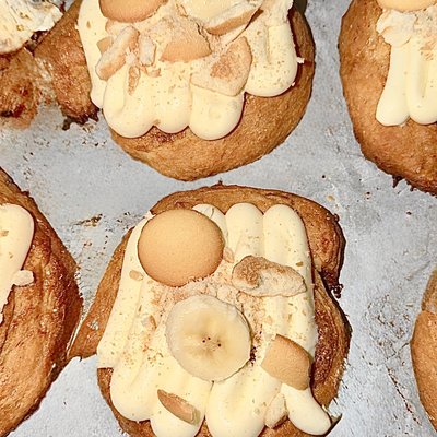 Dozen- Banana Pudding Cinnamon Rolls 