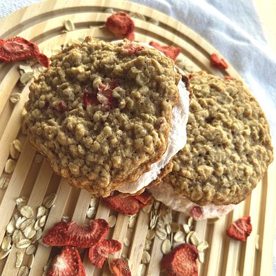 Strawberry Oatmeal Cream Pie