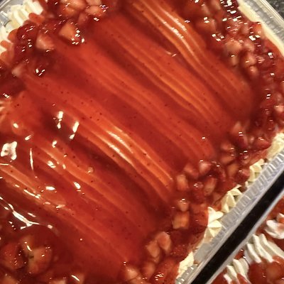 Cake Tray Strawberries & Cream 