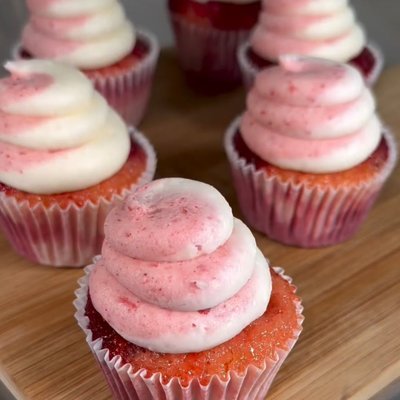 Strawberry Red Velvet Cupcakes Dz(12)