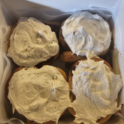 4 Pack Cinnamon Rolls- Vanilla Bean Icing 
