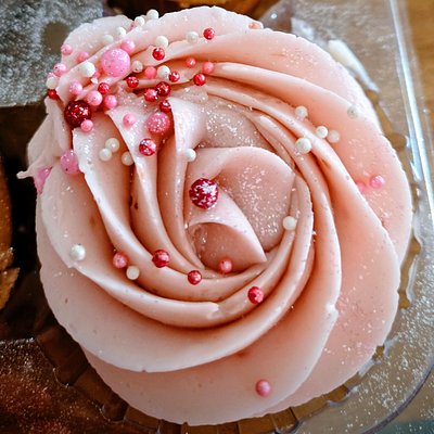 Strawberry Lemonade Cupcake - 6 Count