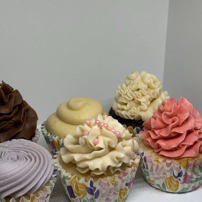 1 Dozen Regular Sized Cupcakes Seasonally Assorted