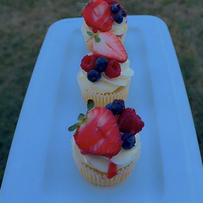 “Very Berry” Cupcakes