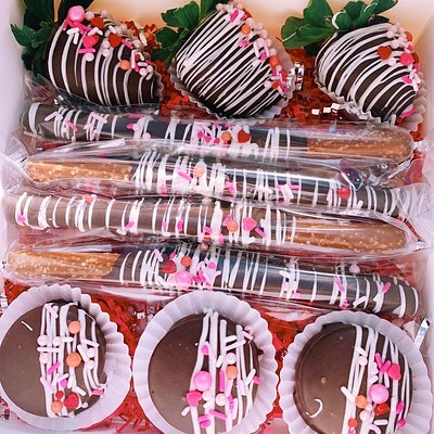 Chocolate Strawberries, Pretzels, And Sandwich Cookies Combo