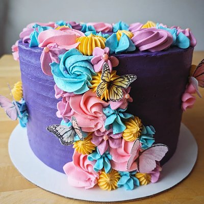 Custom Cakes 