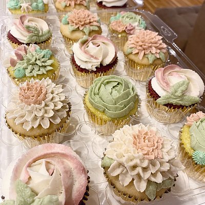 Detailed Floral/Succulent design - Standard Cupcakes