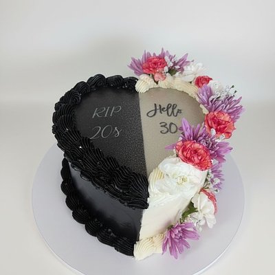 8" Heart Shape Vintage (Feeds 15-22 People)