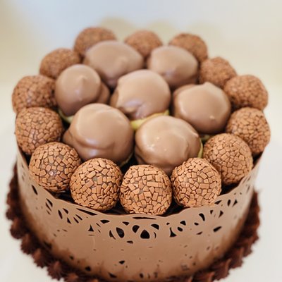 6”Cake topper - Brigadeiros and Carolinas