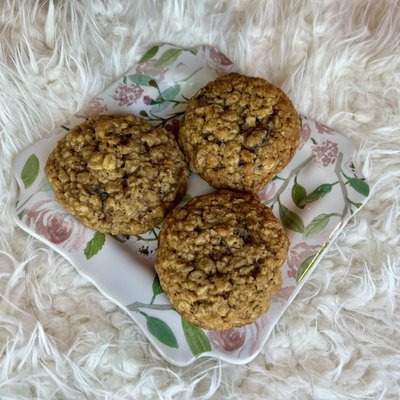 6 CT Oatmeal Raisin Cookies 