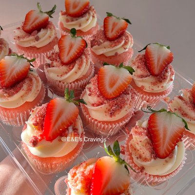 Strawberry Crunch Cupcakes