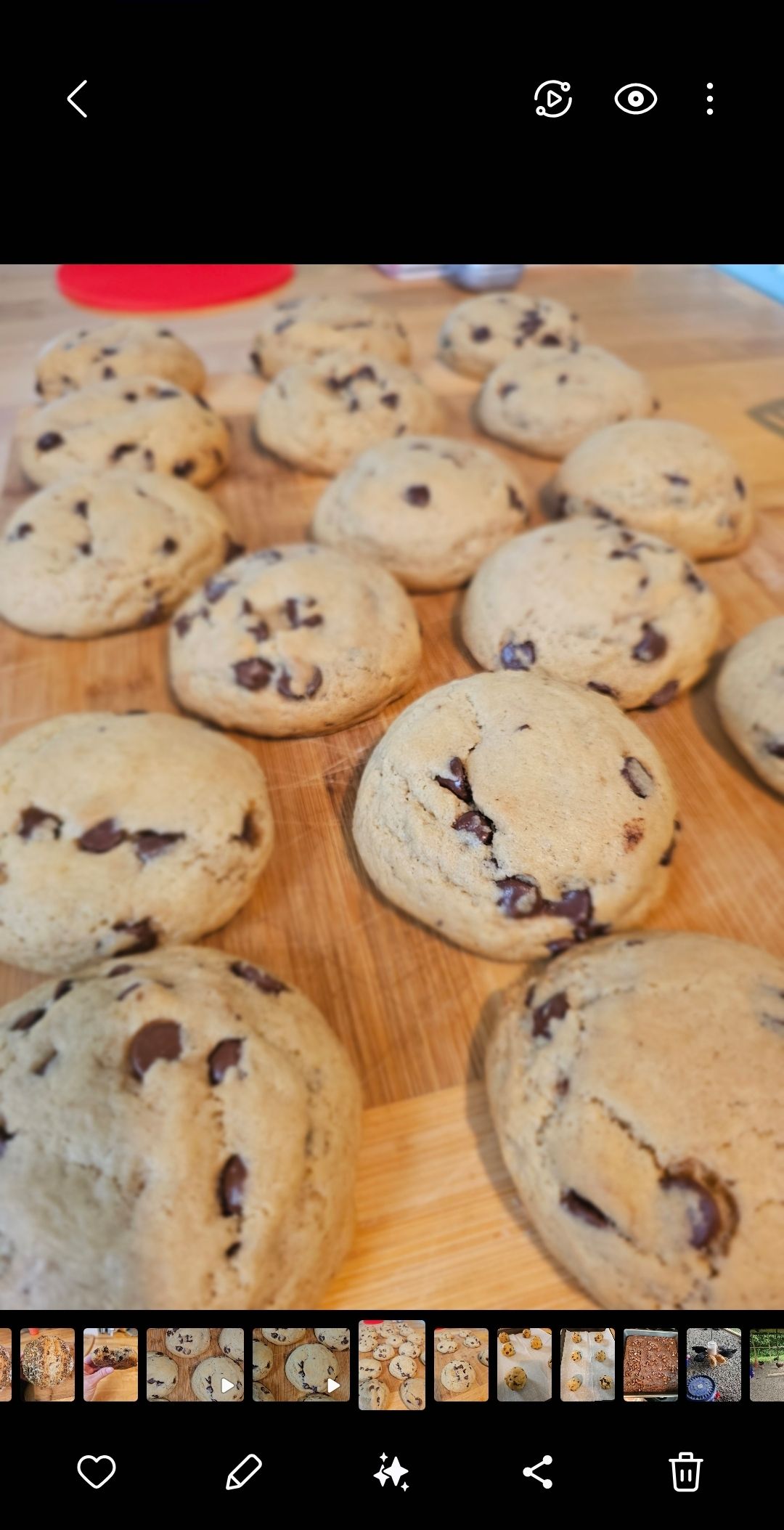 Jumbo Chocolate Chip Cookies (5 Cookies)