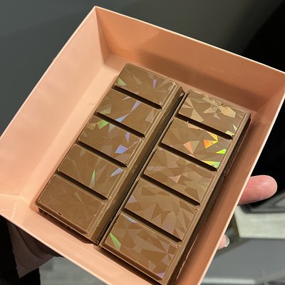 Holographic Dubai Chocolate Bars (2) 