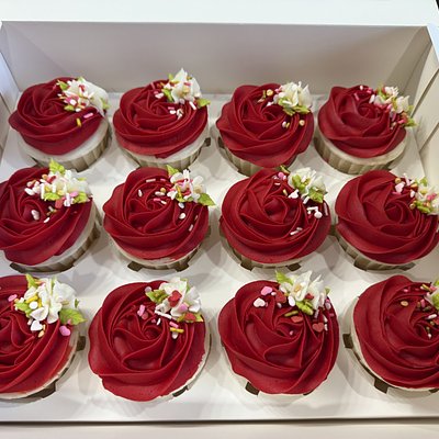 1 Dozen CHOCOLATE Cupcakes With Single Color Buttercream Swirl