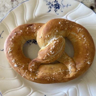 Soft German Pretzel (1)