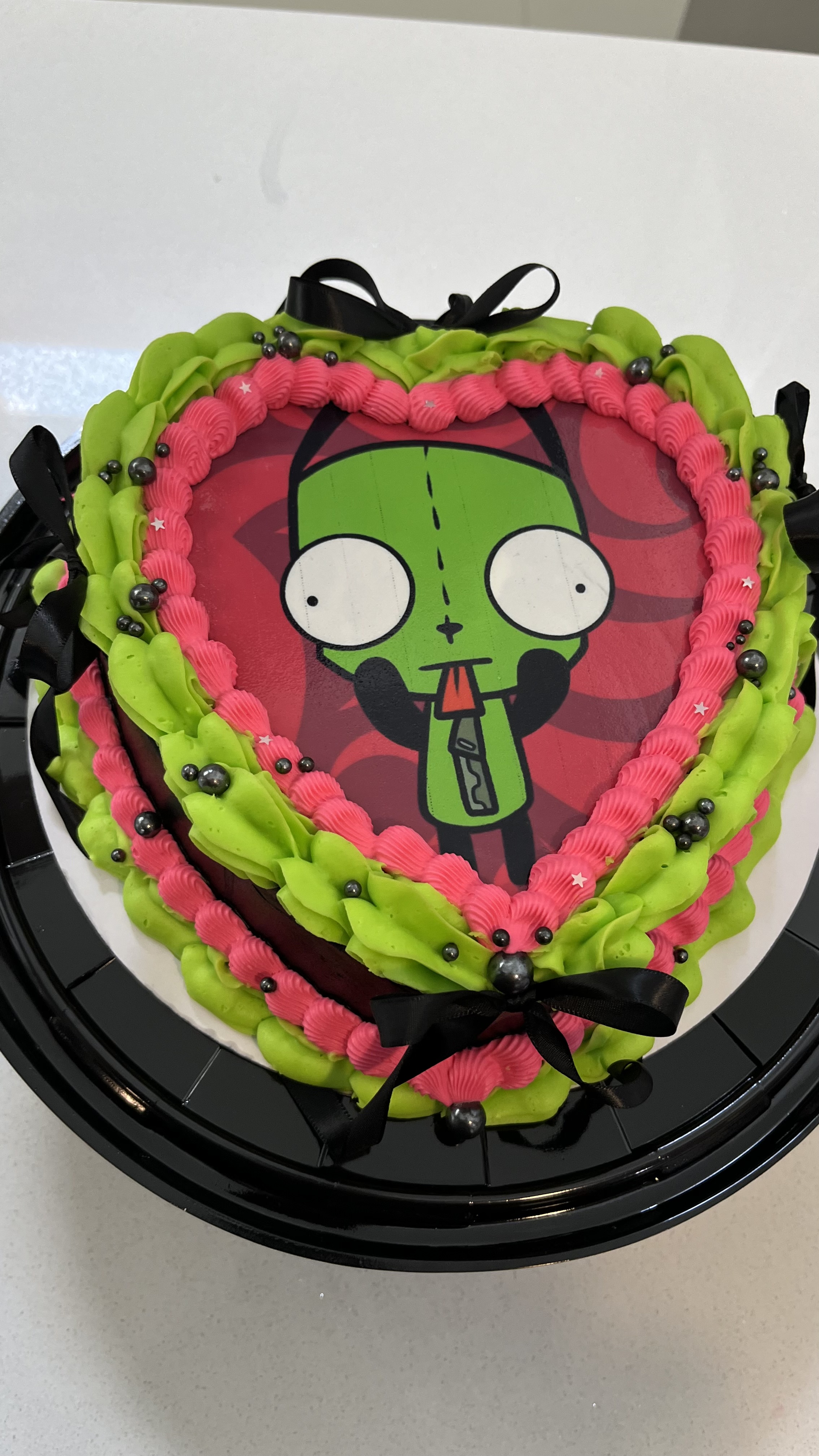 8” Single Layer Heart Cake - Serves 20