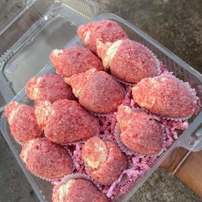 Cheesecake Filled Strawberries 