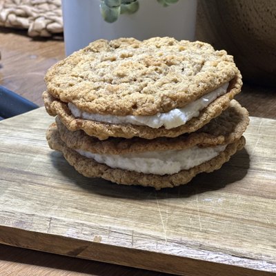 Oversized Oatmeal Cream Pies 