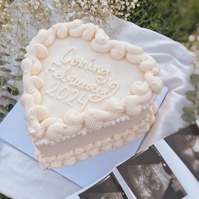 8” Heart Vintage Cake