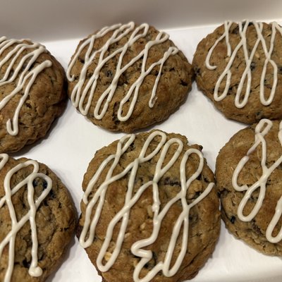 (6) Bakery Style Oatmeal Raisin Cookies with Vanilla Drizzle 
