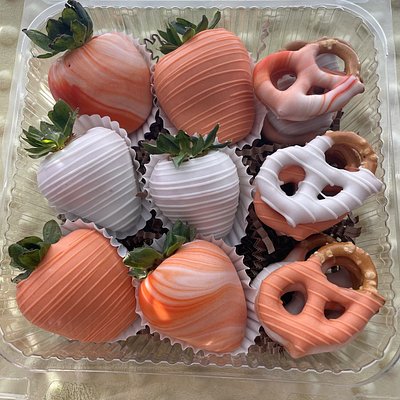 6 Berries & 12 Mini Pretzels (any Color) 