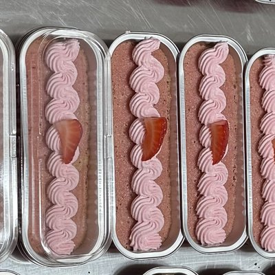 Strawberry Mini Cakes 