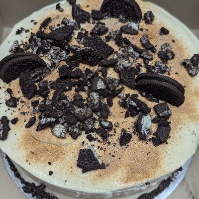 Oreo Honeybun Cake 