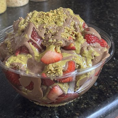 Chocolate Strawberry Mega Bowl 