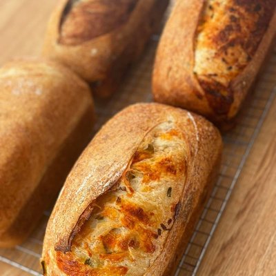 CHEDDAR & JALAPENO LOAF