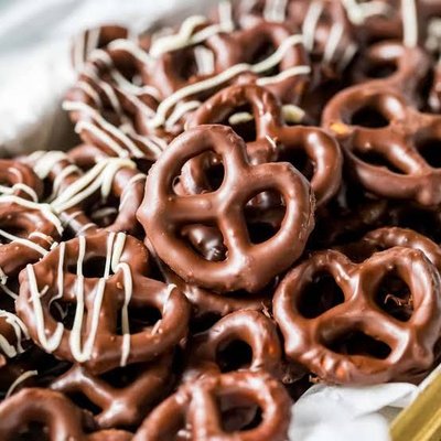 6oz - Chocolate Covered Pretzles