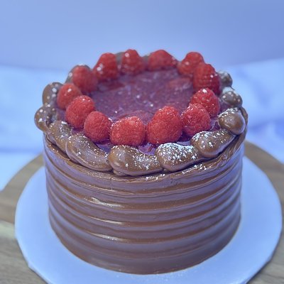 Pastel De Arequipe Y Frutos Rojos