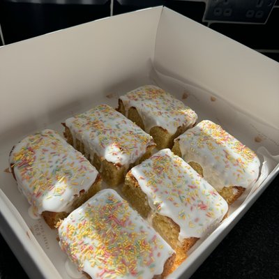 Large Chunky School Cake (Box of 6)