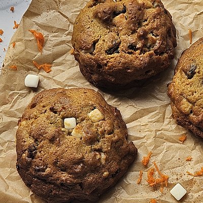 Carrot Cake Cookie (W/ CREAM CHEESE CHIPS)