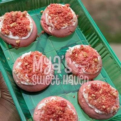 Strawberry Crunch Cookies