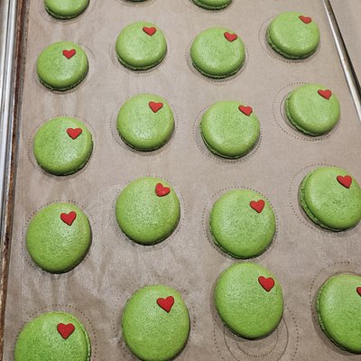 Grinch Macarons 12ct