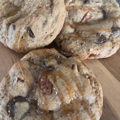BROWN BUTTER SOURDOUGH TURTLE COOKIES